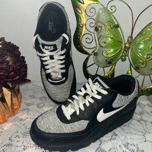 Nike Air Max Black and White Athletic Shoes